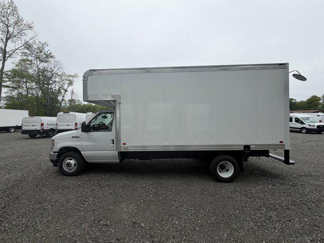 2027 Ford E-Series Cutaway Box Dry Freight