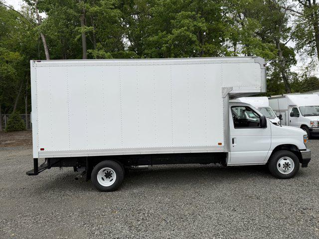 2027 Ford E-Series Cutaway Box Dry Freight