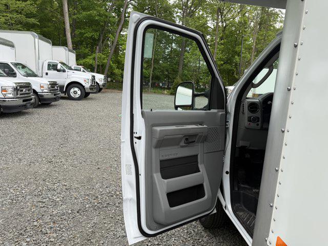 2027 Ford E-Series Cutaway Box Dry Freight