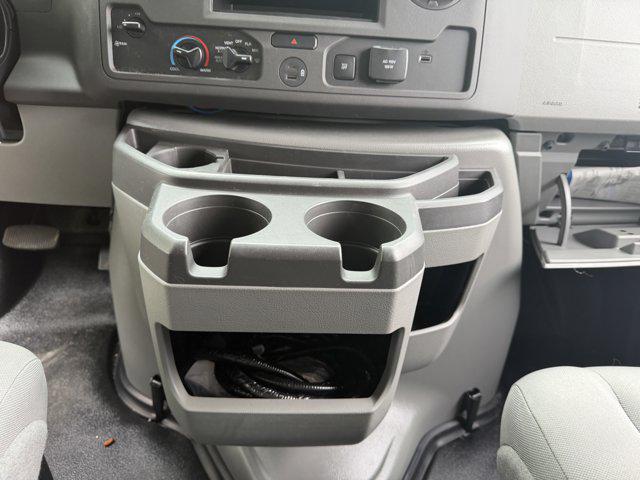 2027 Ford E-Series Cutaway Box Dry Freight