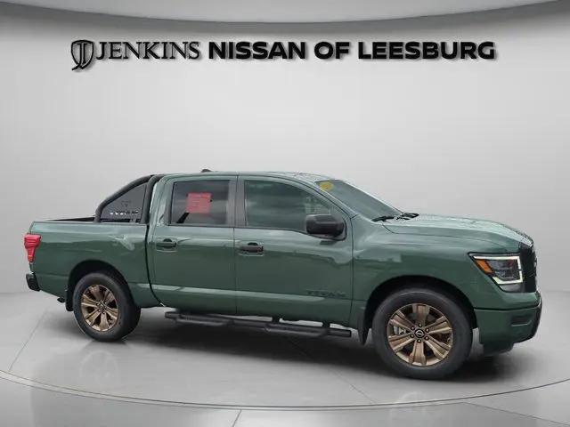 2024 Nissan Titan Crew Cab SV 4x2