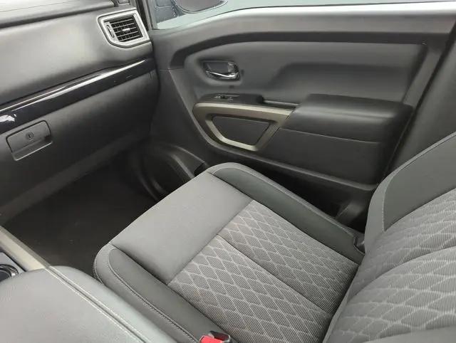2024 Nissan Titan Crew Cab SV 4x2