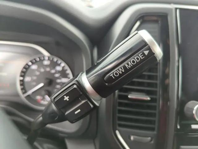 2024 Nissan Titan Crew Cab SV 4x2