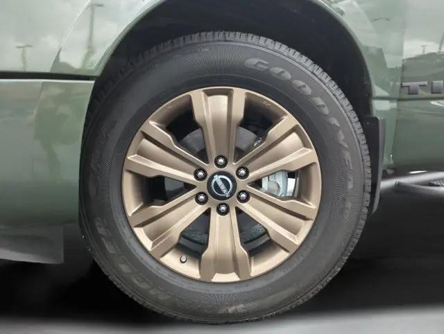 2024 Nissan Titan Crew Cab SV 4x2