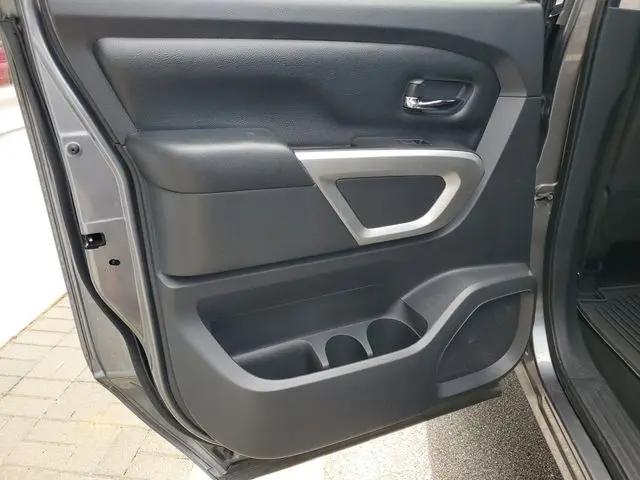 2018 Nissan Titan SV