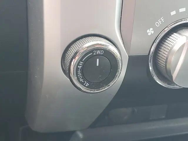 2017 Toyota Tundra SR5 5.7L V8