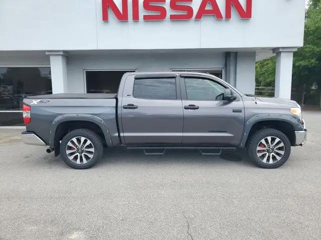 2017 Toyota Tundra SR5 5.7L V8