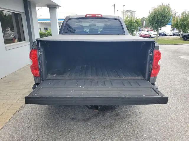 2017 Toyota Tundra SR5 5.7L V8