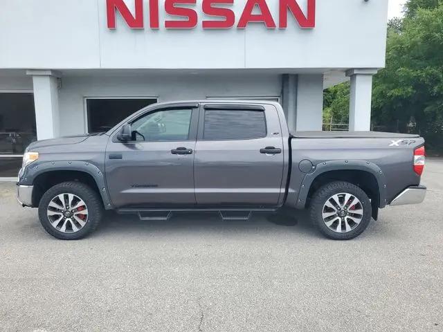 2017 Toyota Tundra SR5 5.7L V8