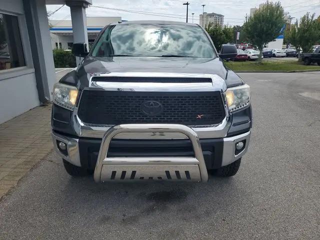 2017 Toyota Tundra SR5 5.7L V8