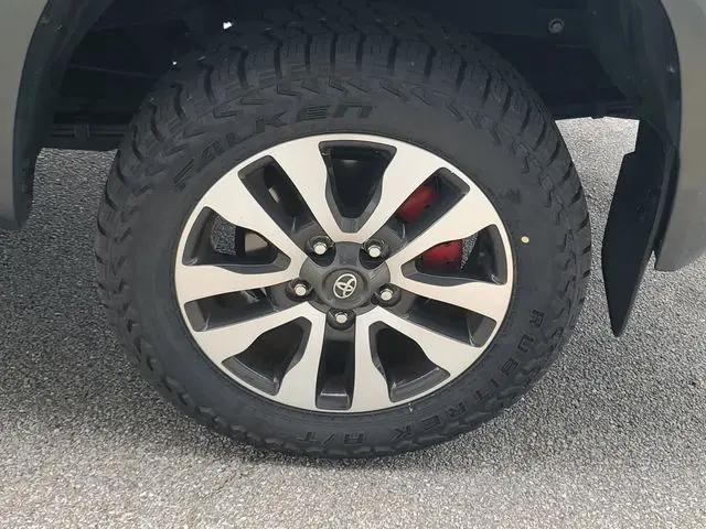 2017 Toyota Tundra SR5 5.7L V8