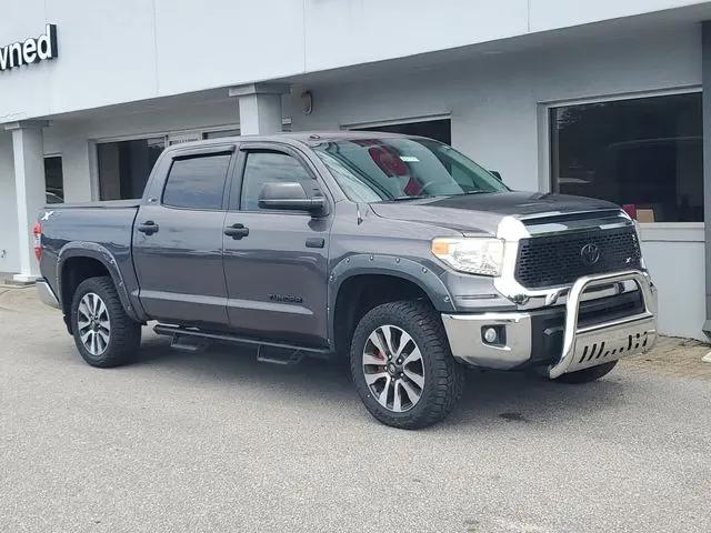 2017 Toyota Tundra SR5 5.7L V8