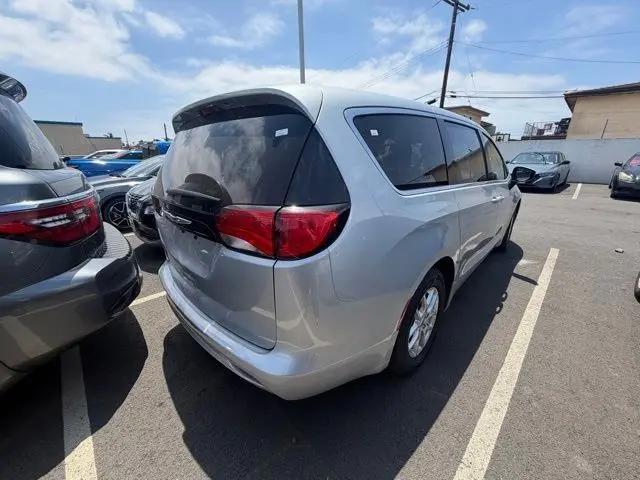 2023 Chrysler Voyager LX