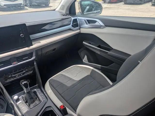 2025 Volkswagen Taos 1.5T SE
