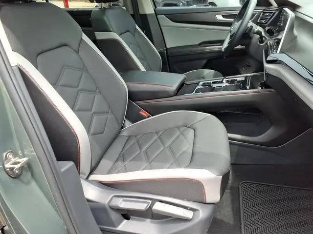 2024 Volkswagen Atlas 2.0T Peak Edition SE w/Technology