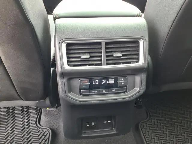 2024 Volkswagen Atlas 2.0T Peak Edition SE w/Technology