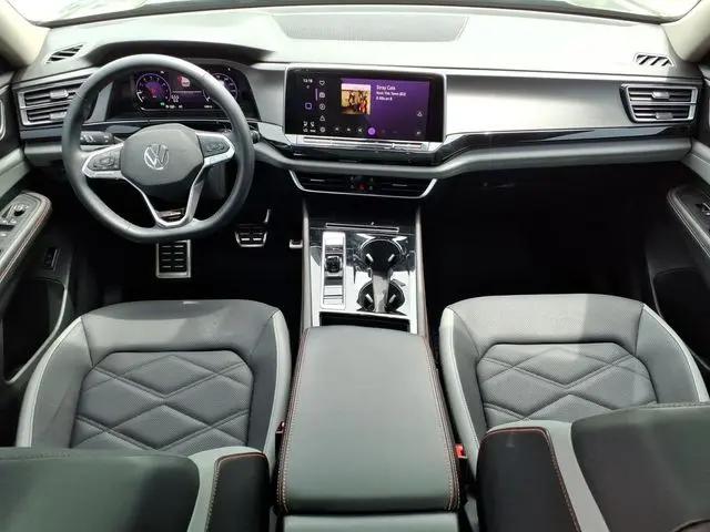 2024 Volkswagen Atlas 2.0T Peak Edition SE w/Technology