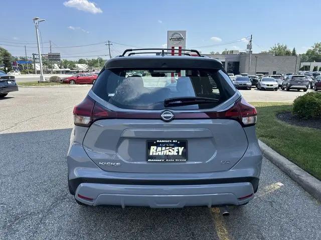 2024 Nissan Kicks SR Xtronic CVT