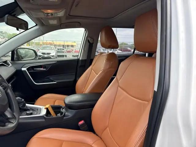 2019 Toyota RAV4 Hybrid XLE
