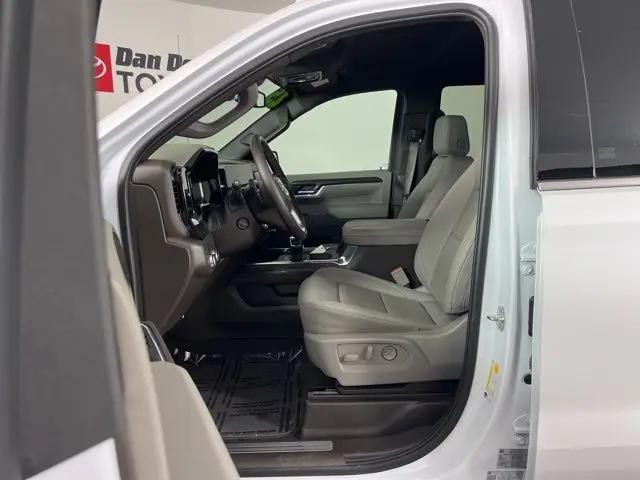 2025 GMC Sierra 1500 4WD Crew Cab Short Box SLT