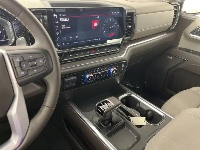 2025 GMC Sierra 1500 4WD Crew Cab Short Box SLT
