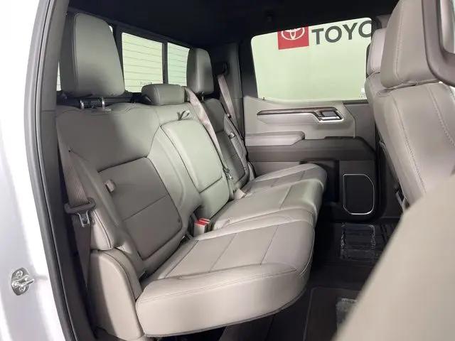 2025 GMC Sierra 1500 4WD Crew Cab Short Box SLT