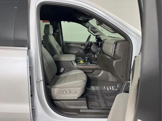 2025 GMC Sierra 1500 4WD Crew Cab Short Box SLT