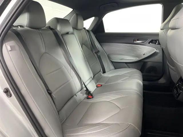 2022 Toyota Avalon Limited Hybrid
