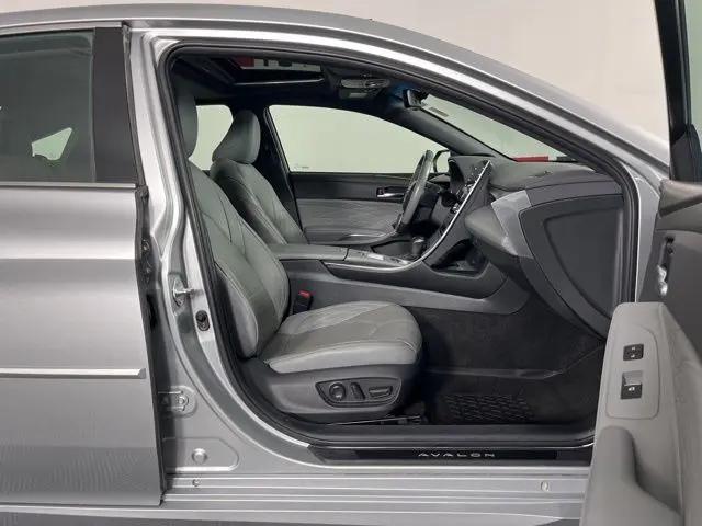 2022 Toyota Avalon Limited Hybrid
