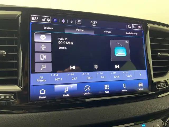 2025 Chrysler Pacifica Select
