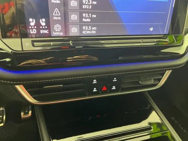 2024 Volkswagen Atlas Cross Sport 2.0T SEL Premium R-Line