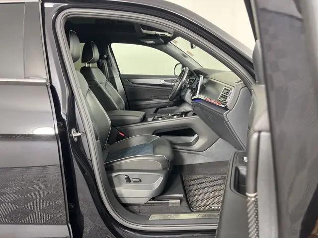 2024 Volkswagen Atlas Cross Sport 2.0T SEL Premium R-Line