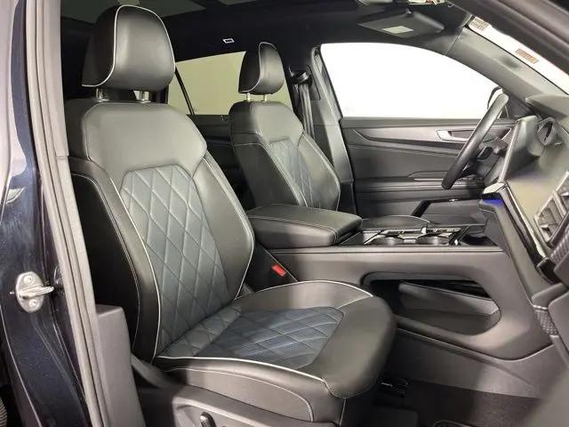 2024 Volkswagen Atlas Cross Sport 2.0T SEL Premium R-Line