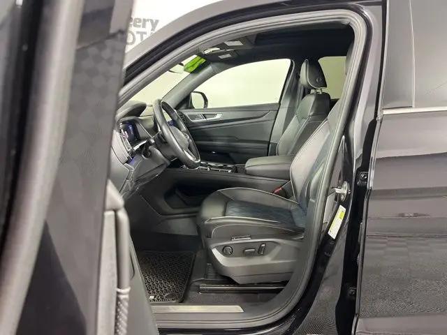 2024 Volkswagen Atlas Cross Sport 2.0T SEL Premium R-Line