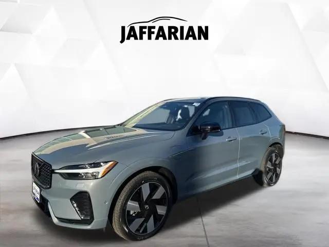 2024 Volvo XC60 Recharge T8 Plus Dark Theme