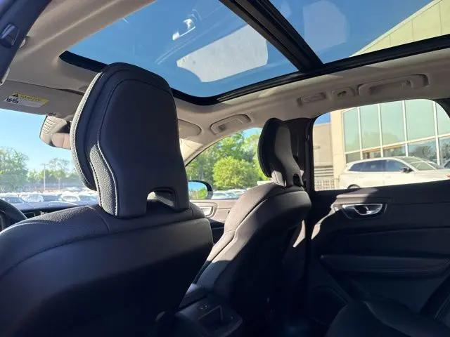 2024 Volvo XC60 Recharge T8 Plus Dark Theme