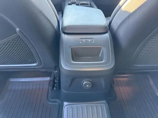2024 Volvo XC60 Recharge T8 Plus Dark Theme