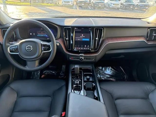2024 Volvo XC60 Recharge T8 Plus Dark Theme
