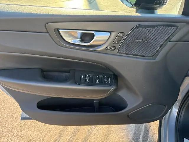 2024 Volvo XC60 Recharge T8 Plus Dark Theme