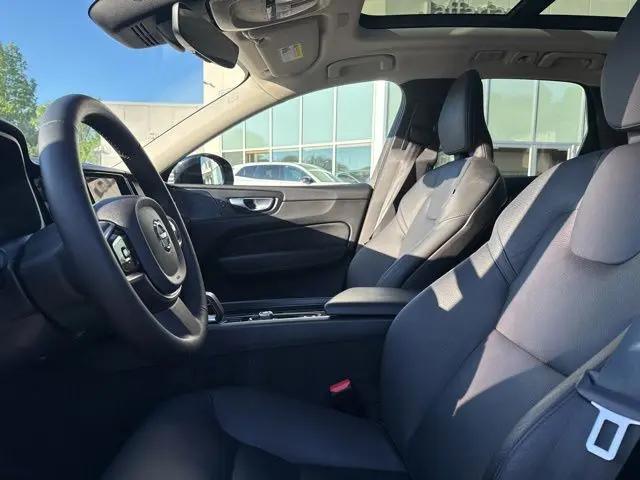 2024 Volvo XC60 Recharge T8 Plus Dark Theme