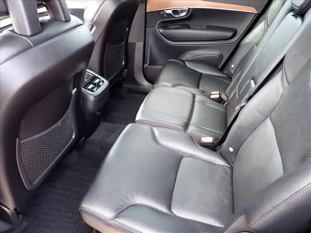 2021 Volvo XC90 T6 Momentum 7 Passenger