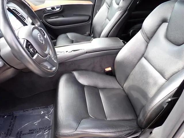2021 Volvo XC90 T6 Momentum 7 Passenger