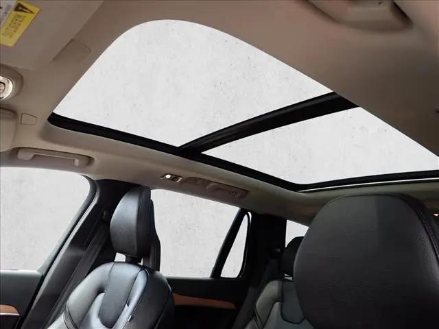 2021 Volvo XC90 T6 Momentum 7 Passenger
