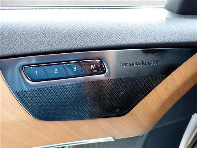 2021 Volvo XC90 T6 Momentum 7 Passenger