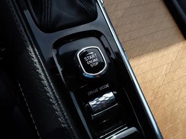 2021 Volvo XC90 T6 Momentum 7 Passenger
