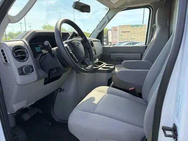 2025 Ford E-350 Cutaway E-350