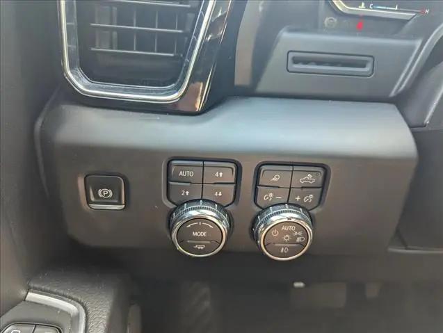 2023 GMC Sierra 1500 4WD Crew Cab Short Box Denali