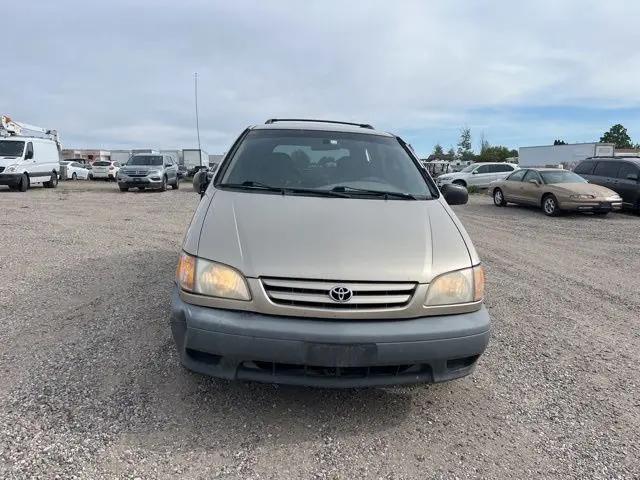 2001 Toyota Sienna LE