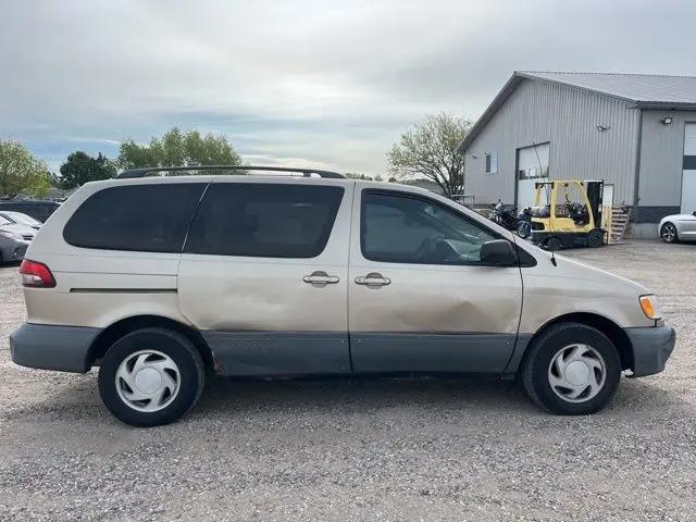 2001 Toyota Sienna LE