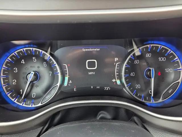 2027 Chrysler Pacifica Select
